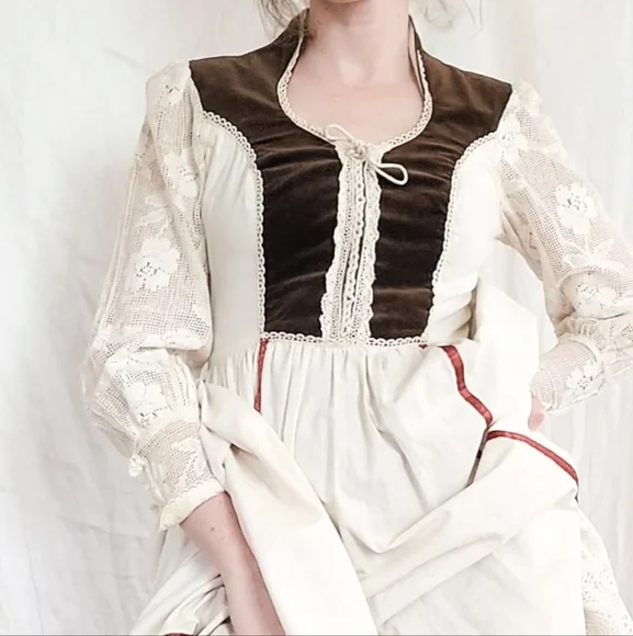 Vintage Gunne Sax Dress, 1970s authentic velvet & lace renaissance style - Picture 2 of 12